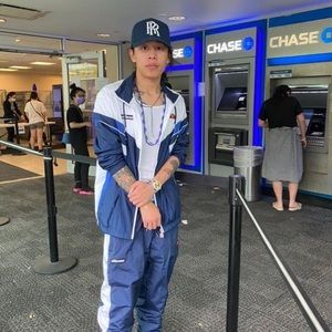 Meet your Posher, Doneezly